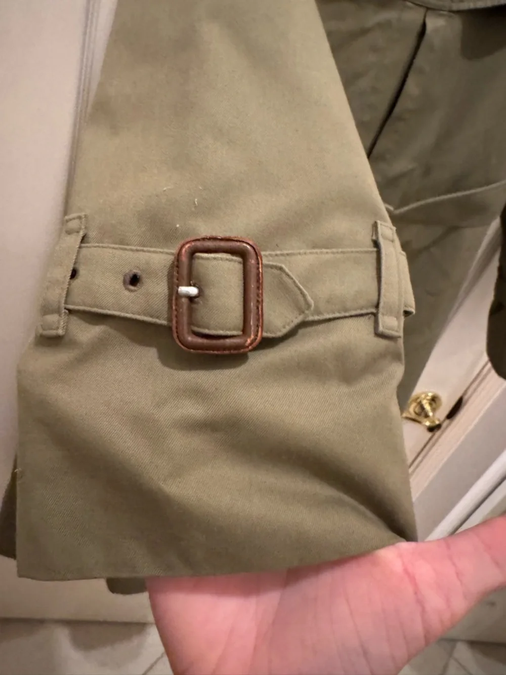 Vintage 1980s Burberry Olive Double-Breasted Trench Coat with Wool Lining - Picture 5 of 12